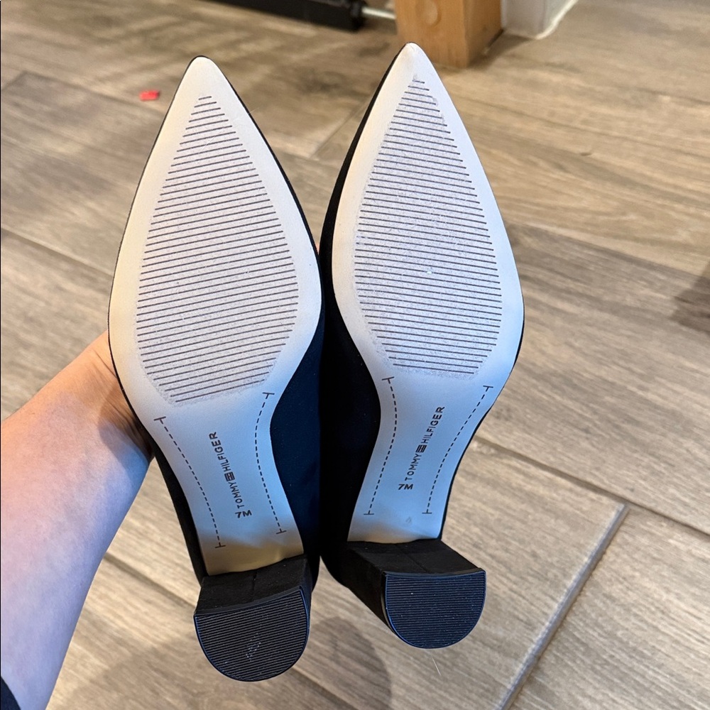 Tommy Hilfiger Abilene Black Block Heel Pumps Sz 7 - Picture 12 of 12